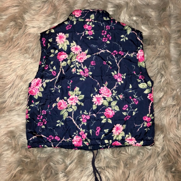 Girl's Winter Vest with Roses - Picture 3 of 5